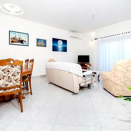 Valmare Apartment *