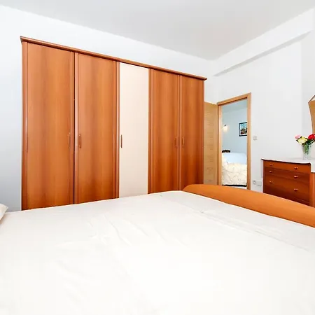 Valmare Apartment *